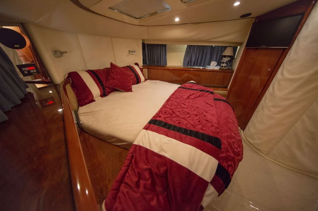 65 feet yacht for rent in dubai