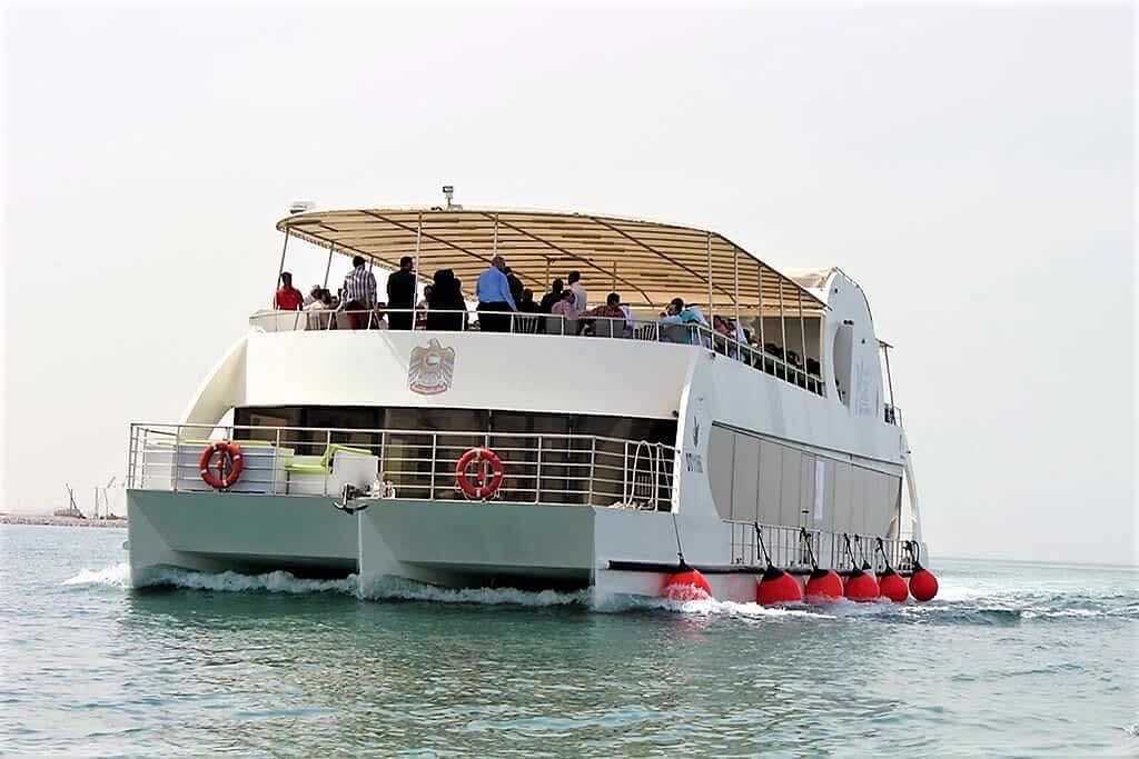 35 feet yacht for rent in dubai