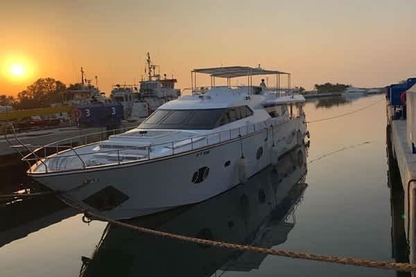 book a luxury yacht dubai