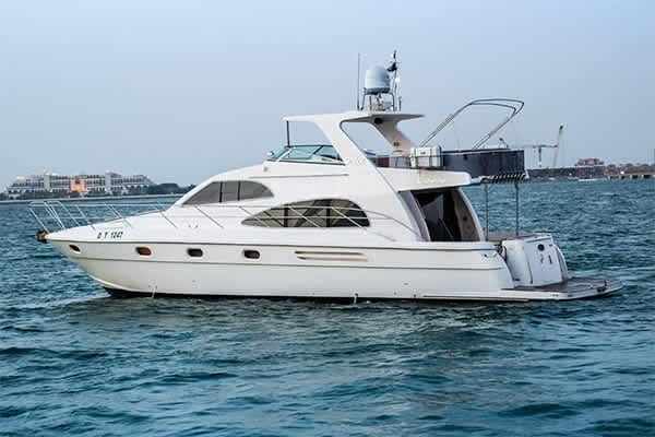 55ft yacht hire in dubai
