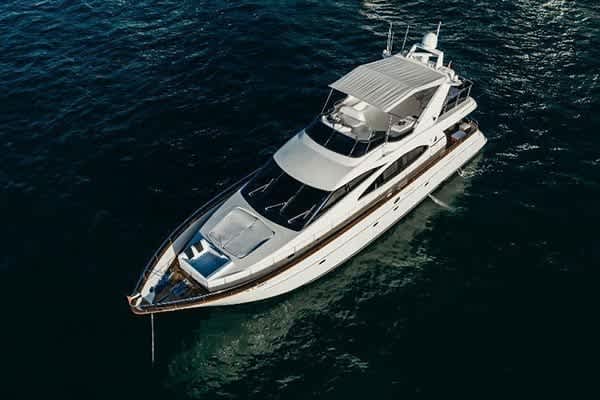 80 Feet Azimut Yacht for Renta in Dubai Marina
