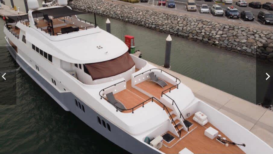 luxury yacht dubai