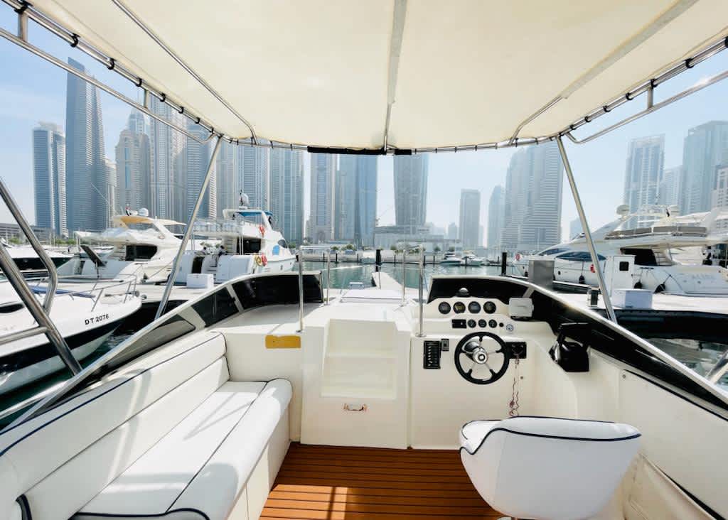 yacht chareter in dubai