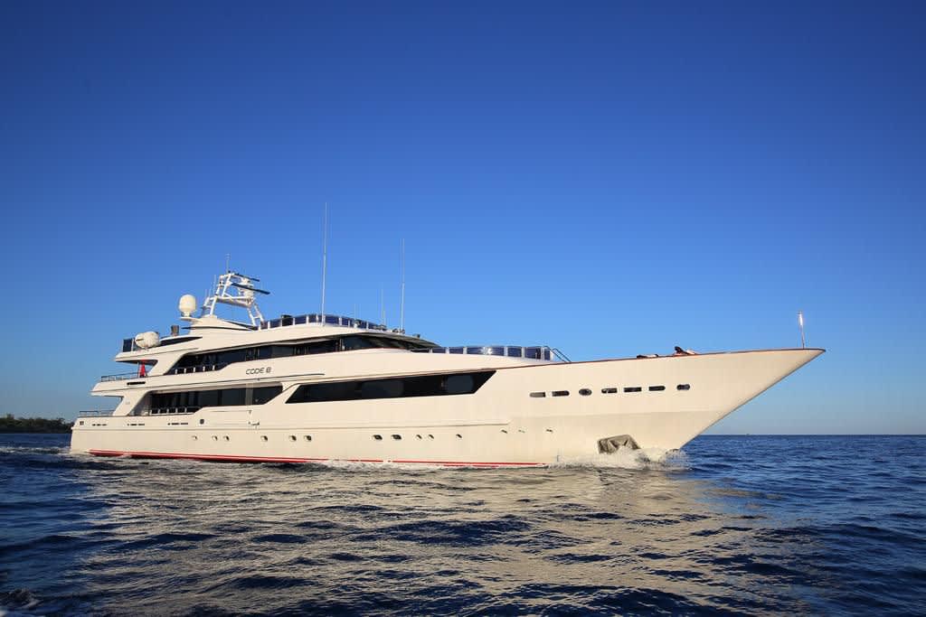 book luxury yacht Dubai