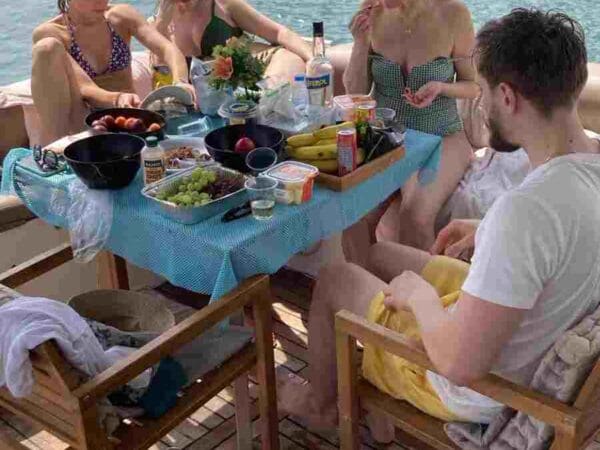 yacht rental dubai march 2025
